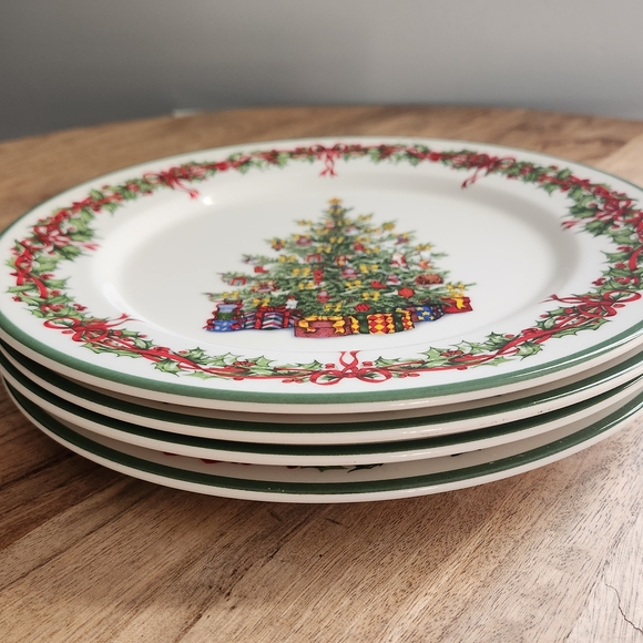 Christmas Traditions Tree Plate with Holly Border - Picture 2 of 10